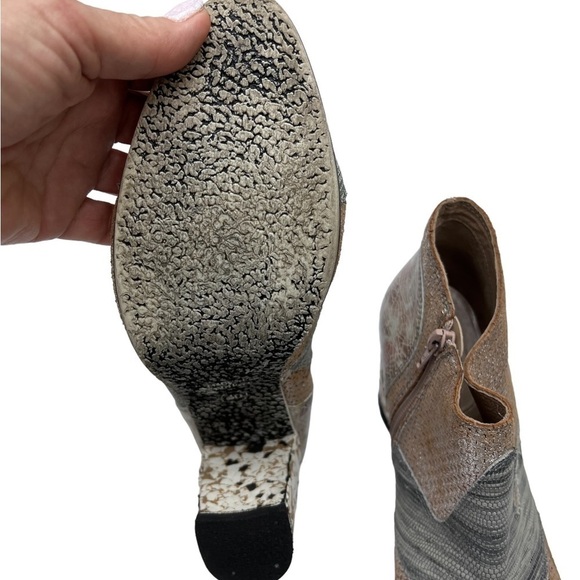 Unity in Diversity Muti Tan Gray Side Zip Ankle Block Heel Bootie SZ EU 40 US 9 - Picture 8 of 10